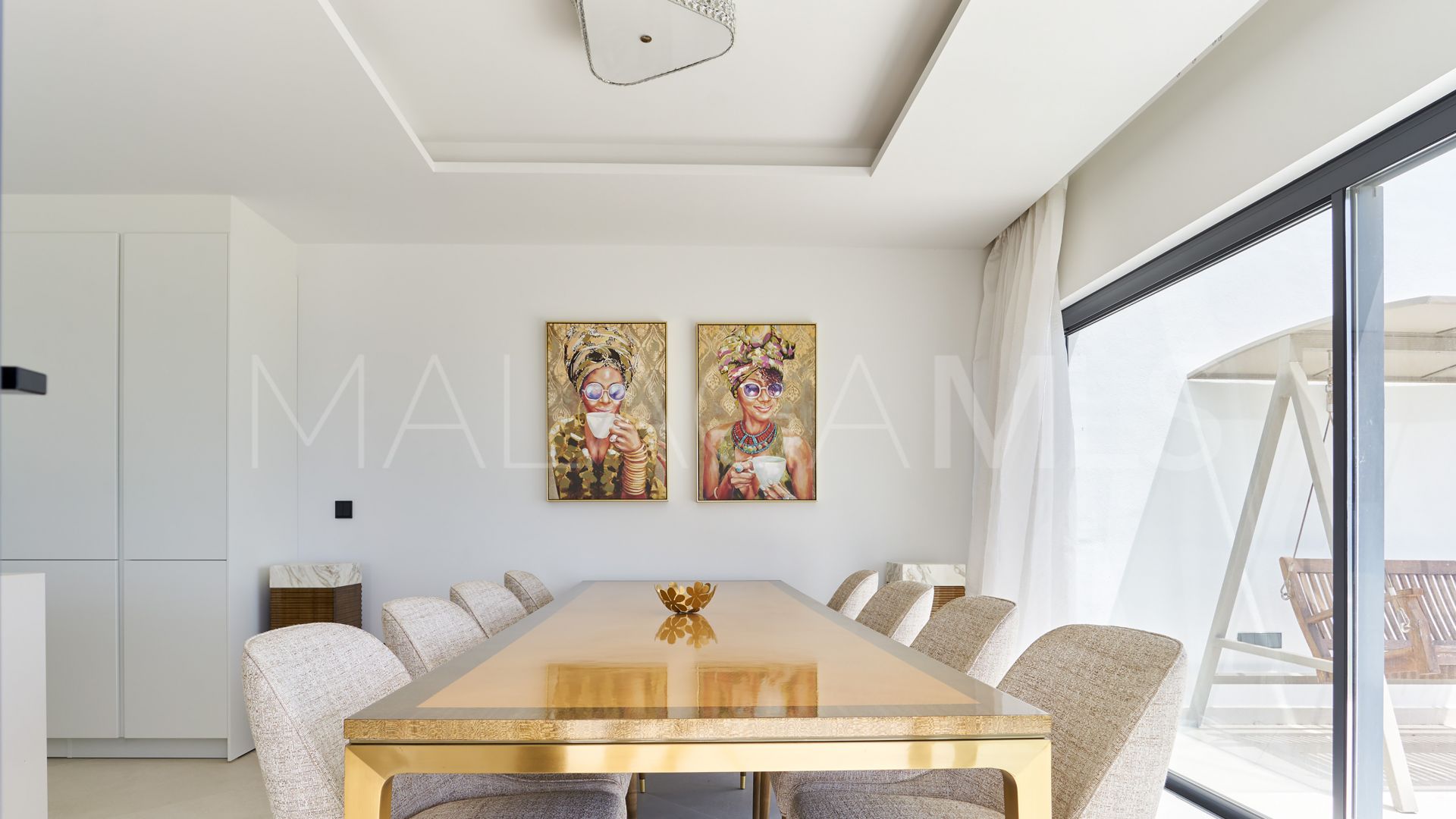 Radhus for sale in The Island