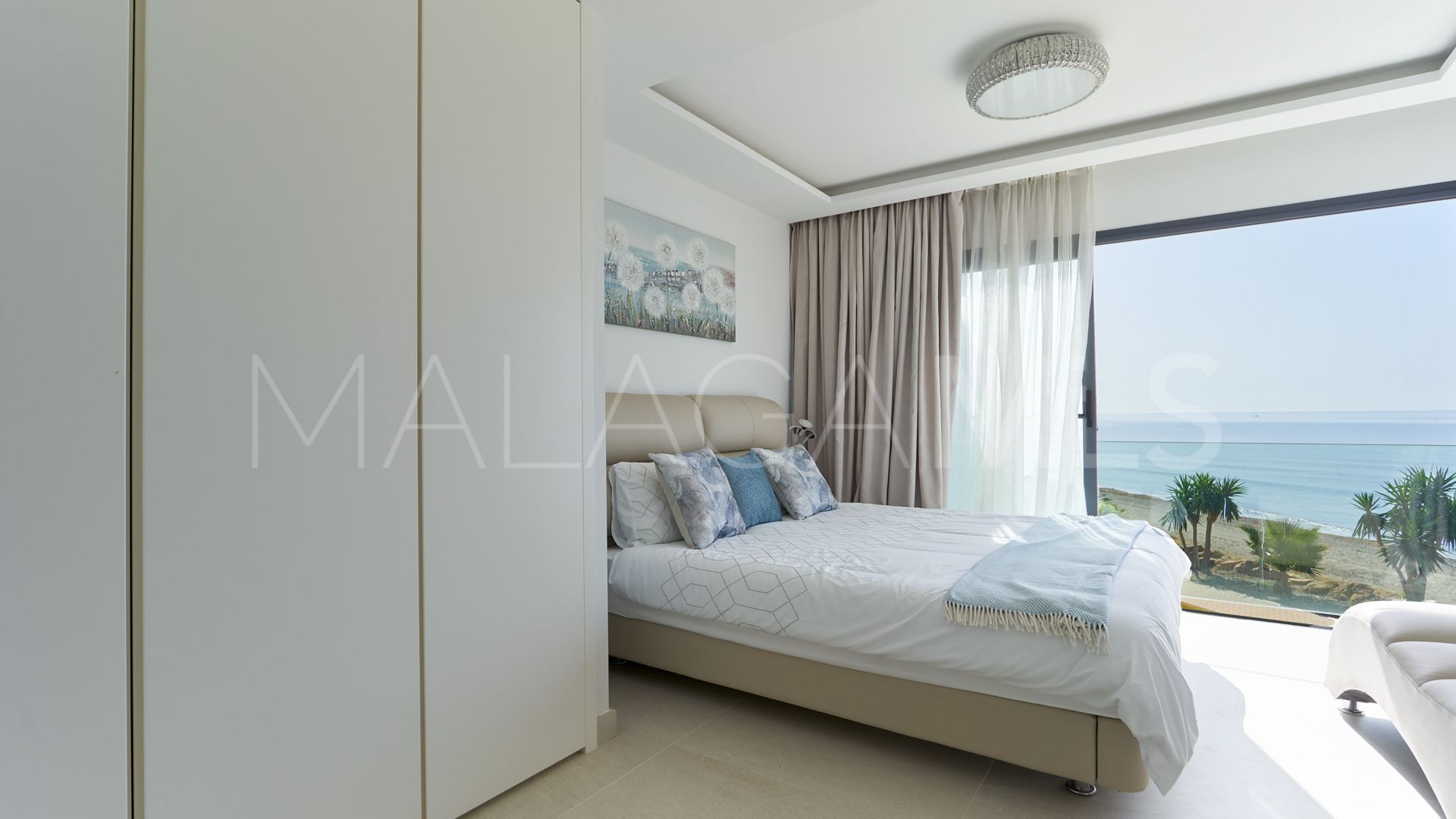 Radhus for sale in The Island