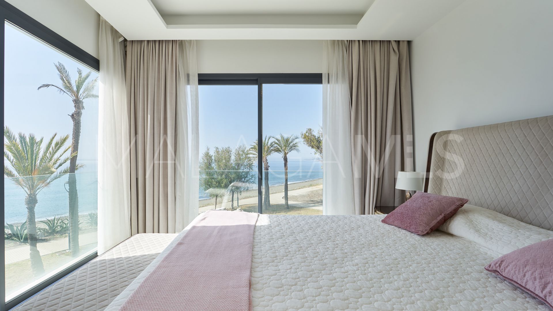 Radhus for sale in The Island