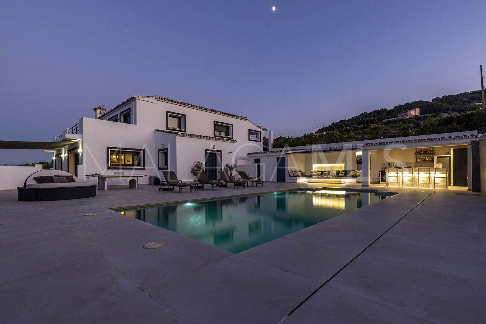 Villa for sale in Casares