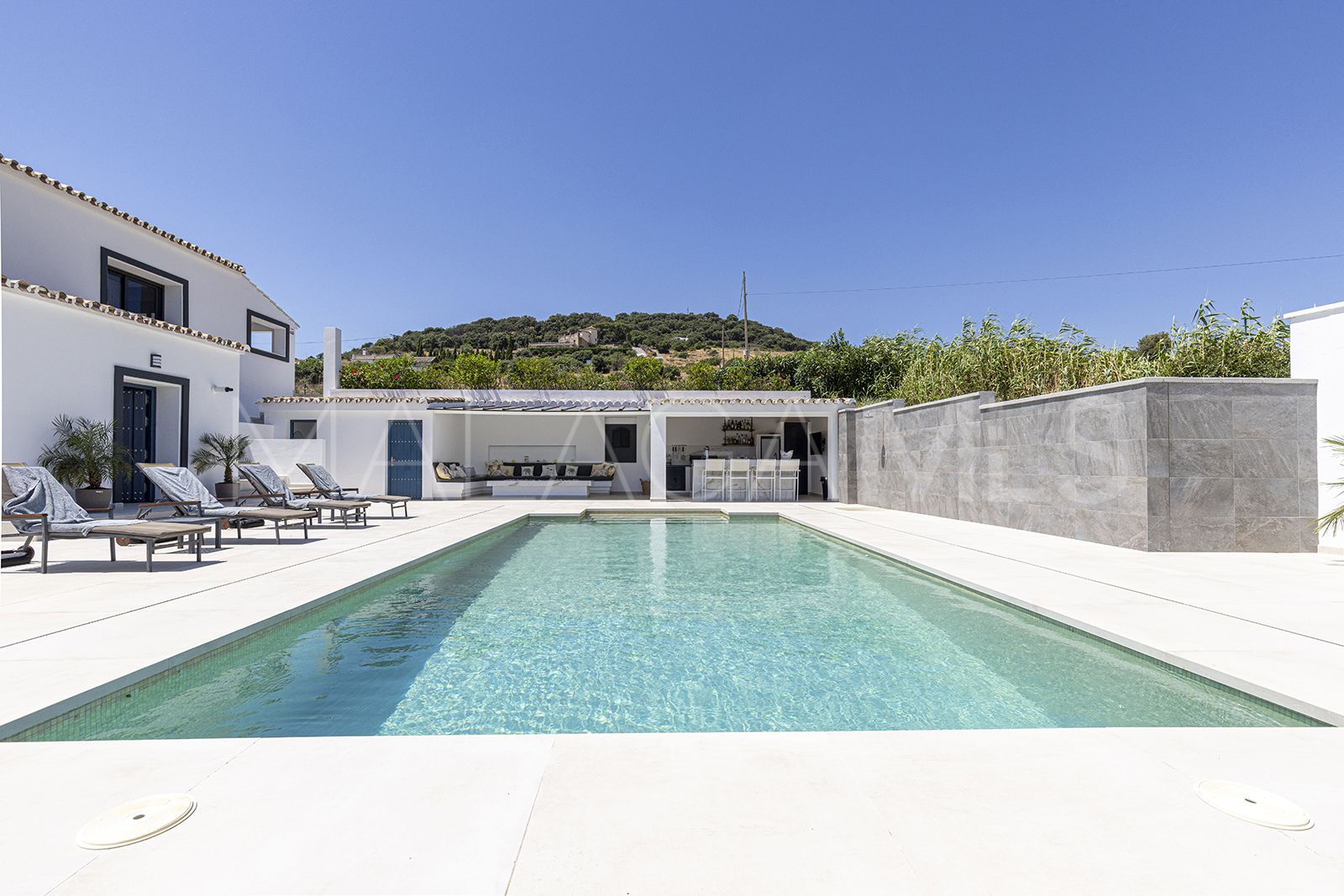 Villa for sale in Casares