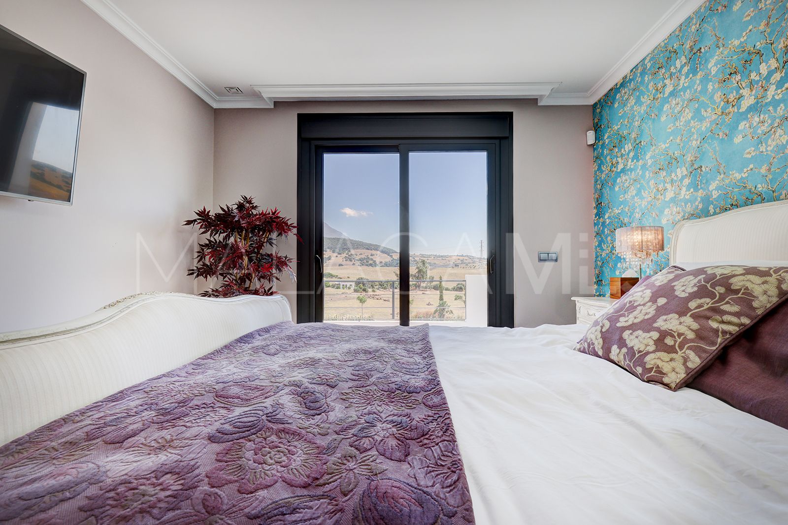 Villa for sale in Casares