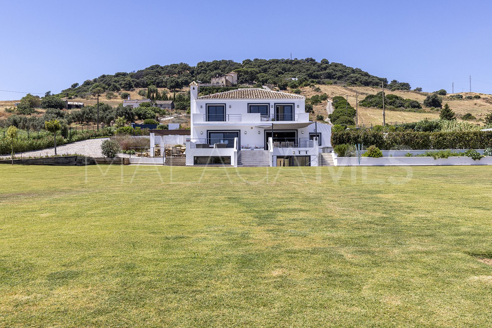 Villa for sale in Casares