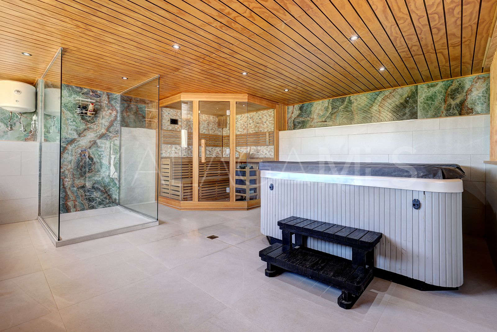 Villa for sale in Casares