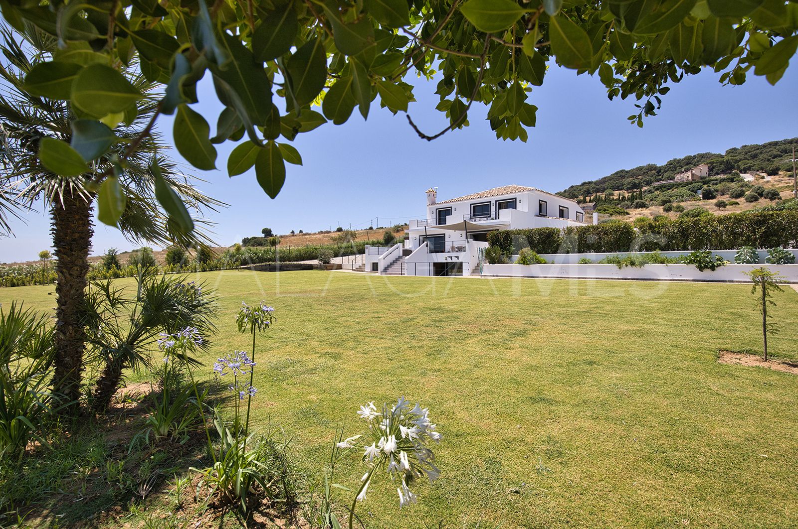 Villa for sale in Casares