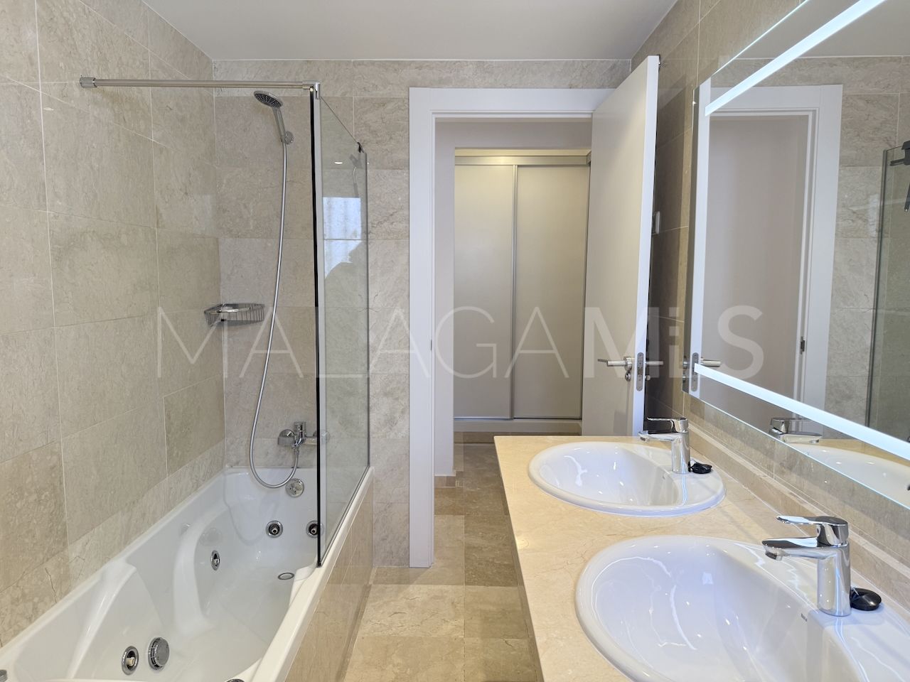 Se vende apartamento in La Mairena de 3 bedrooms