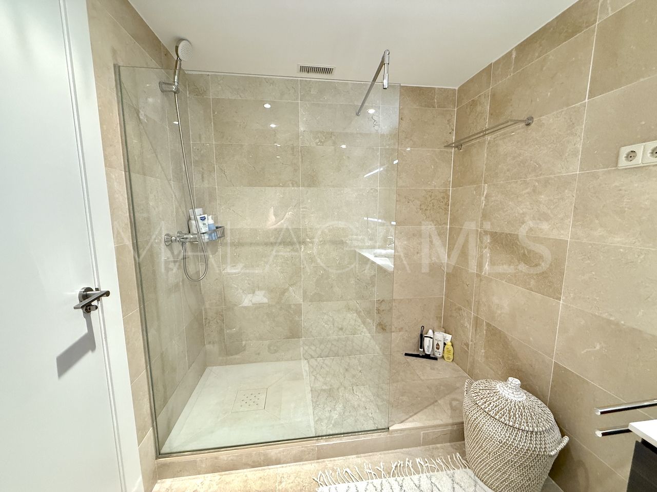 Se vende apartamento in La Mairena de 3 bedrooms