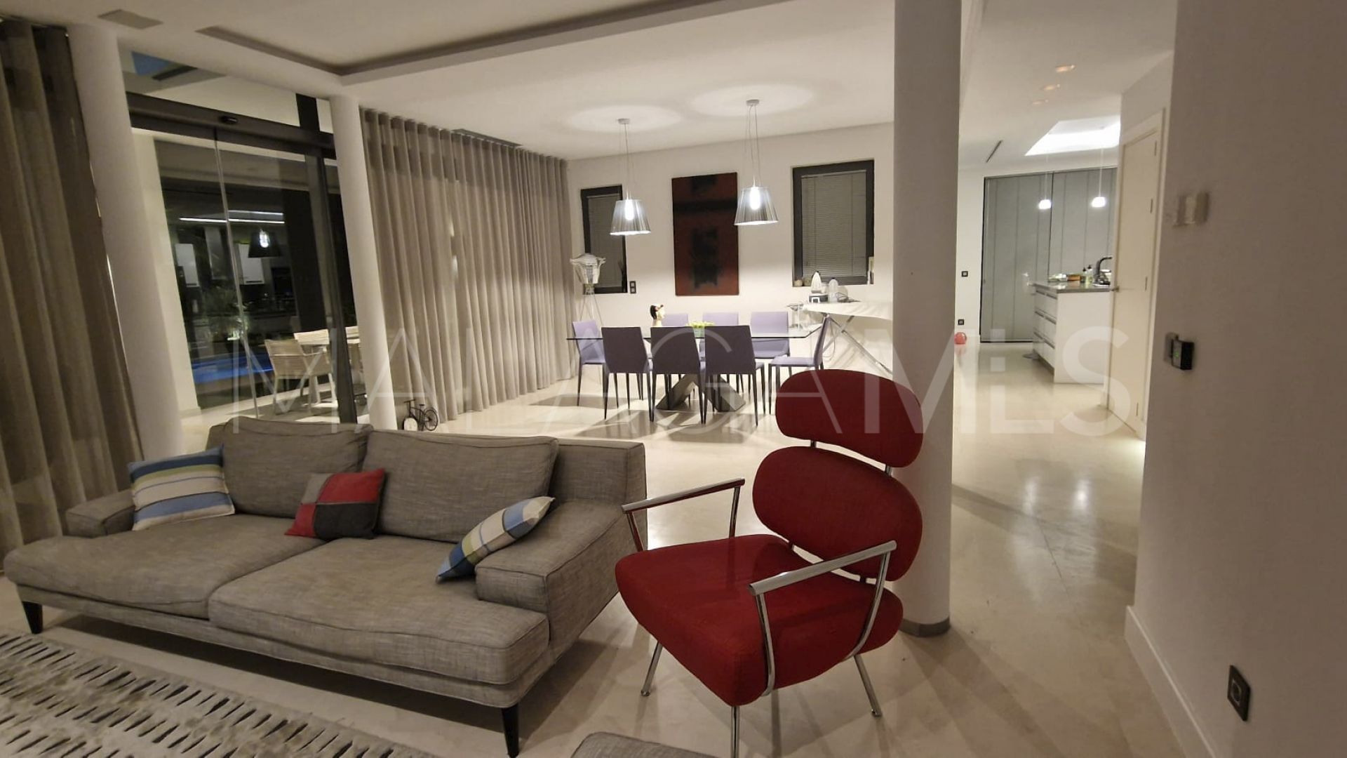 Villa for sale in Nueva Andalucia