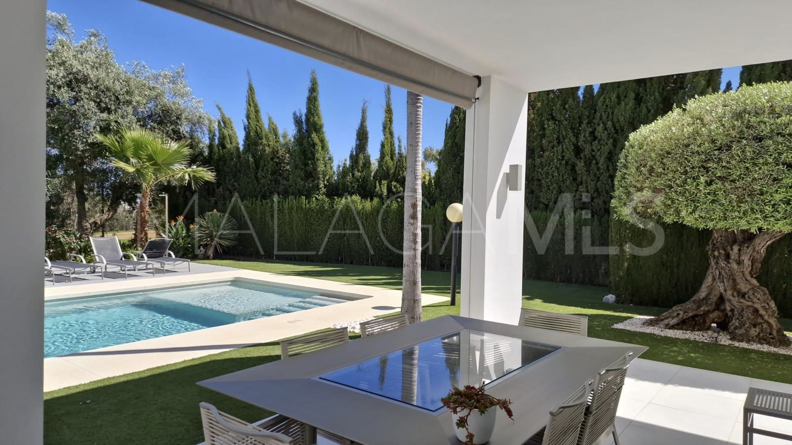Villa for sale in Nueva Andalucia