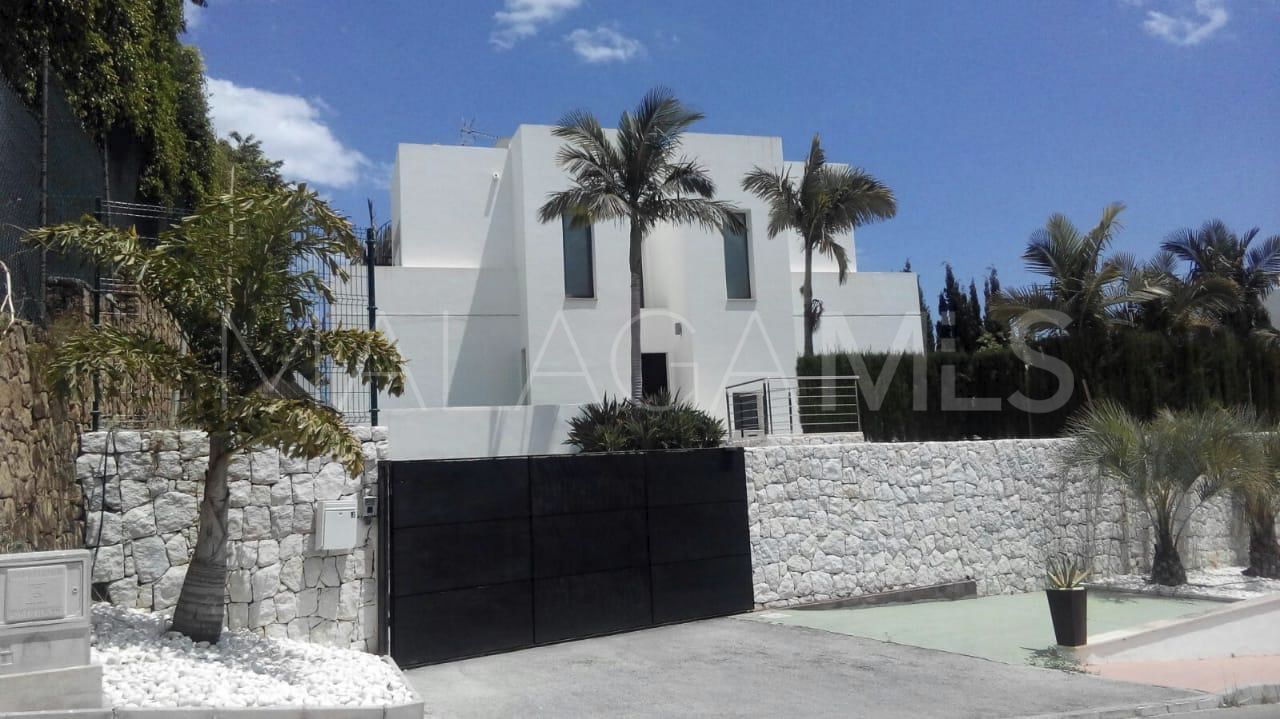 Villa for sale in Nueva Andalucia