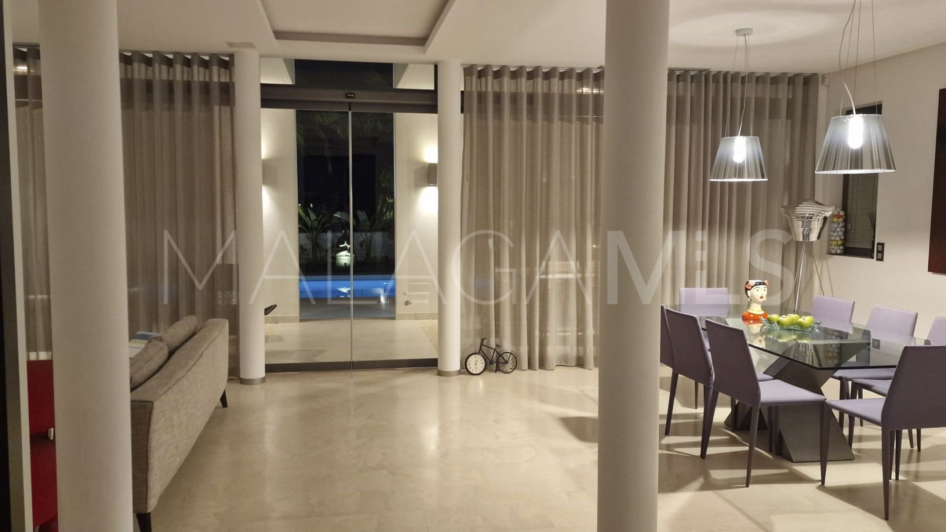 Villa for sale in Nueva Andalucia