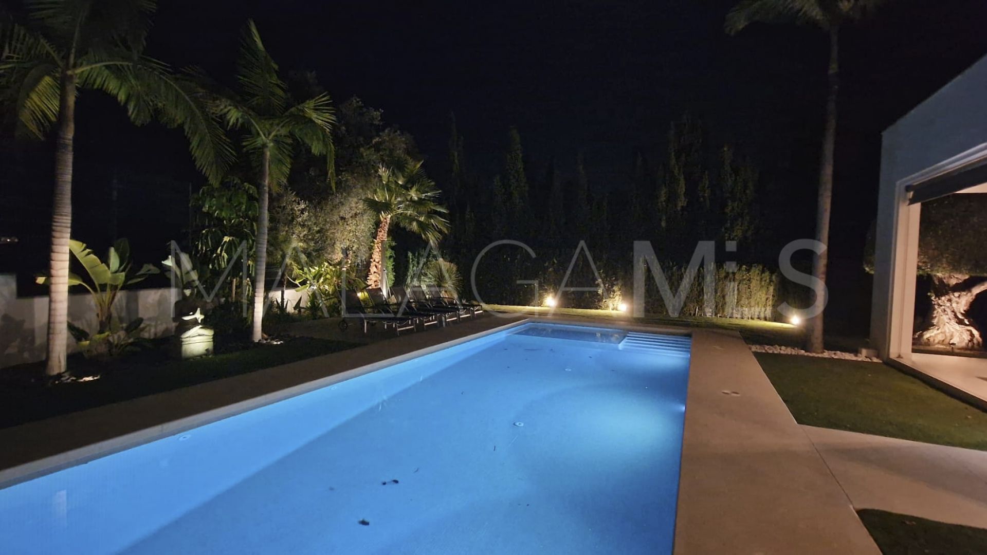 Villa for sale in Nueva Andalucia