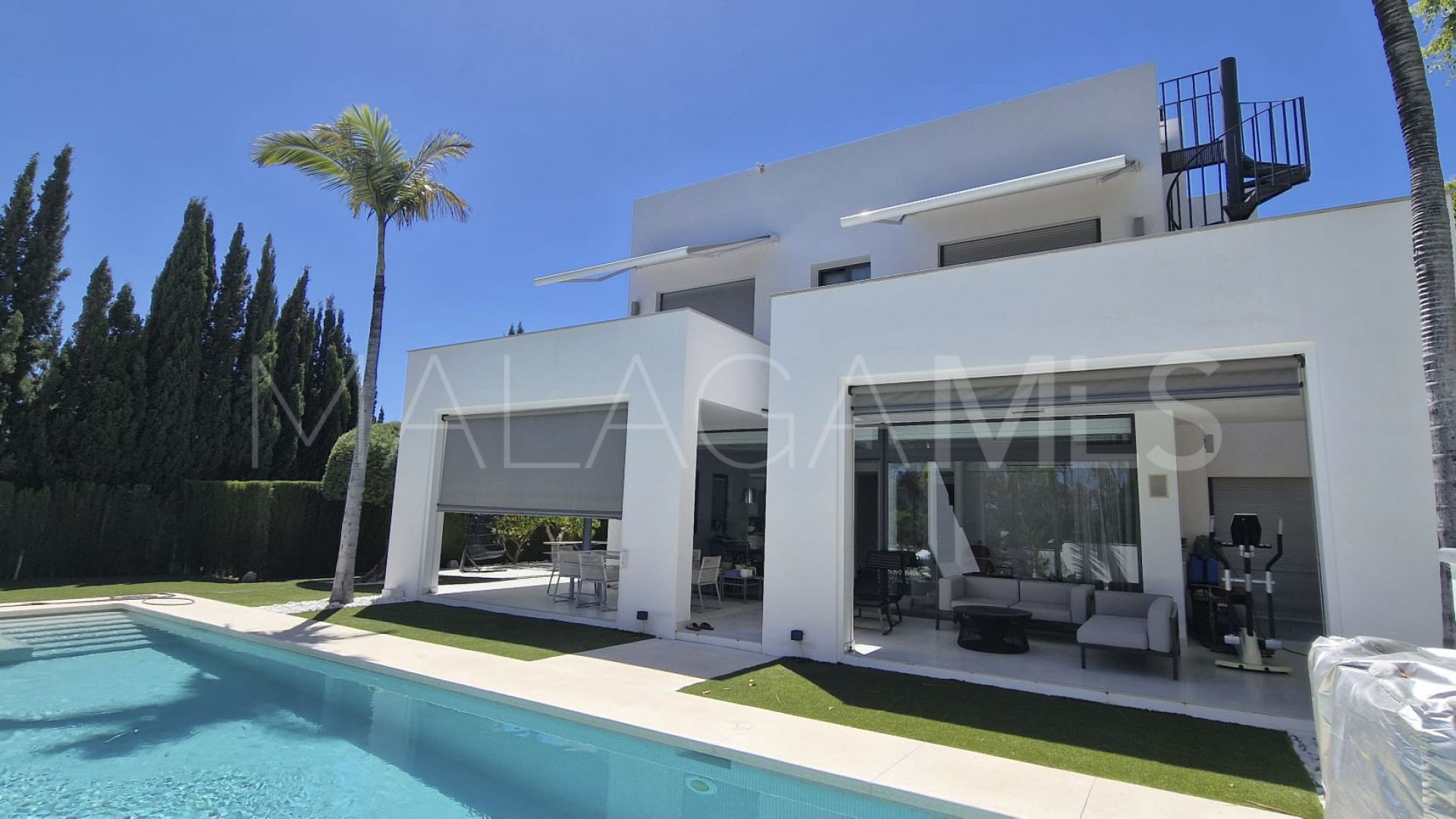Villa for sale in Nueva Andalucia