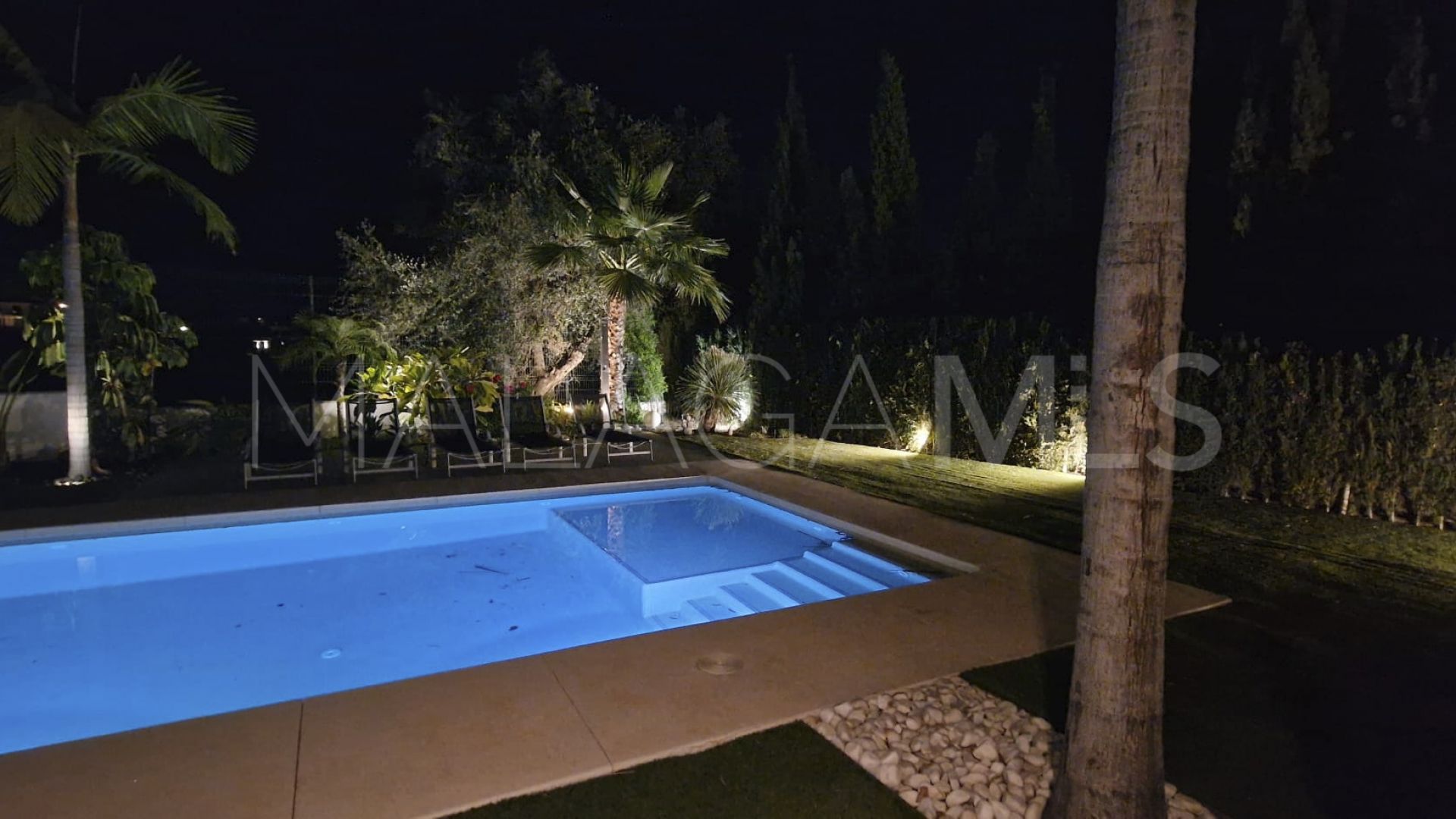 Villa for sale in Nueva Andalucia