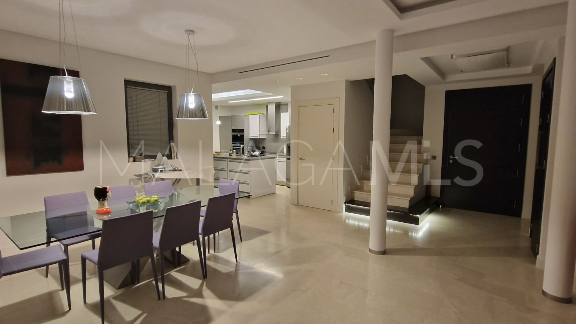 Villa for sale in Nueva Andalucia