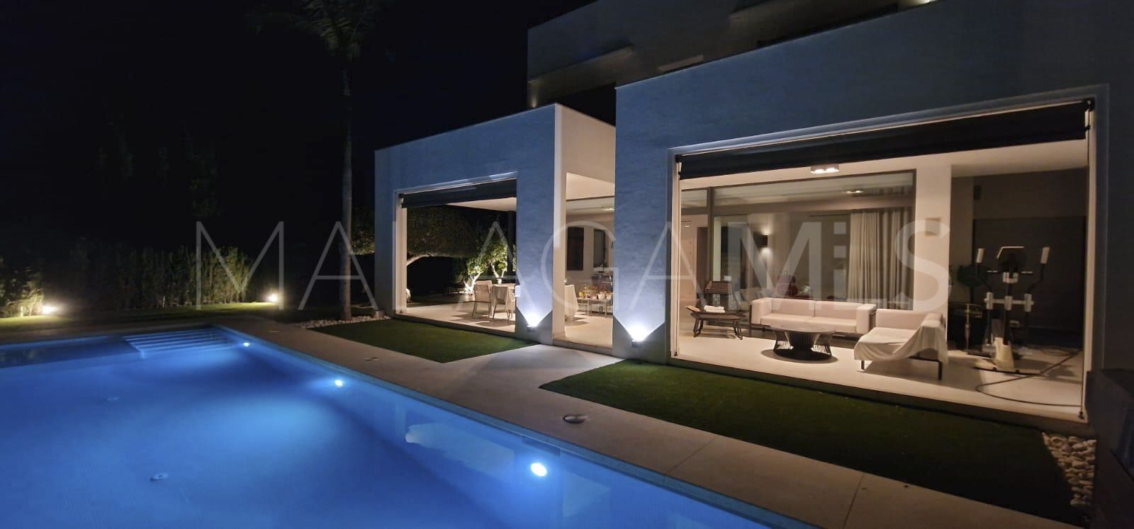 Villa for sale in Nueva Andalucia