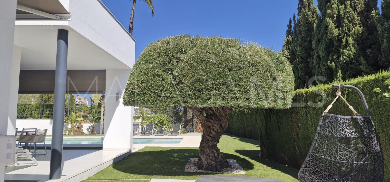 Villa for sale in Nueva Andalucia