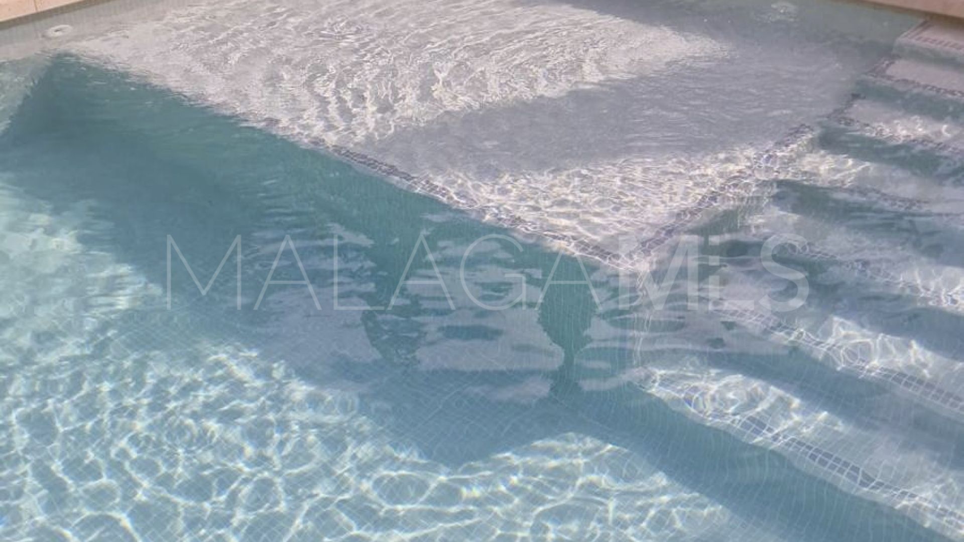 Villa for sale in Nueva Andalucia