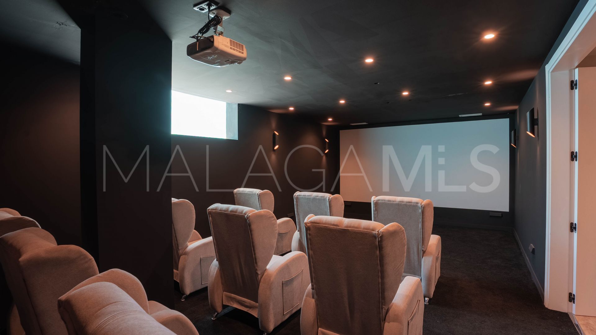 Villa for sale in Estepona Ost