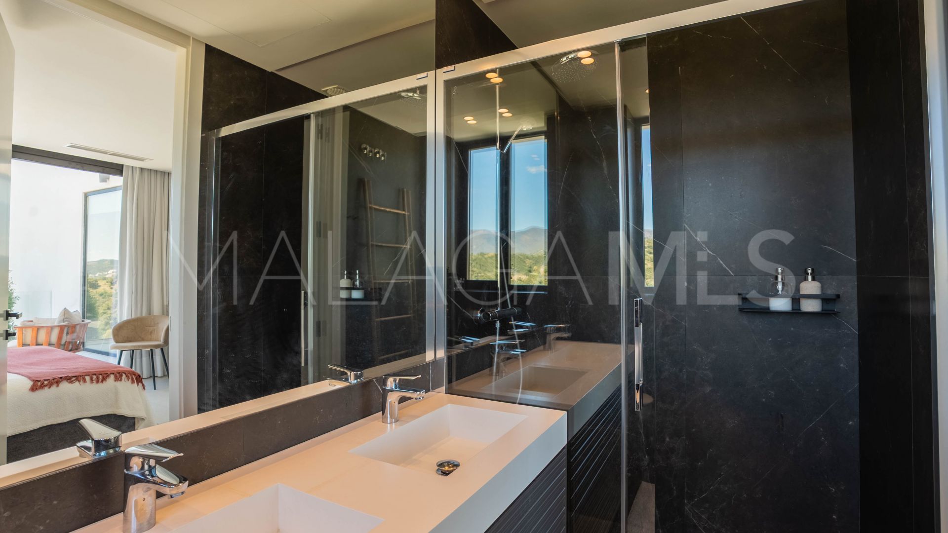 Villa for sale in Estepona Ost