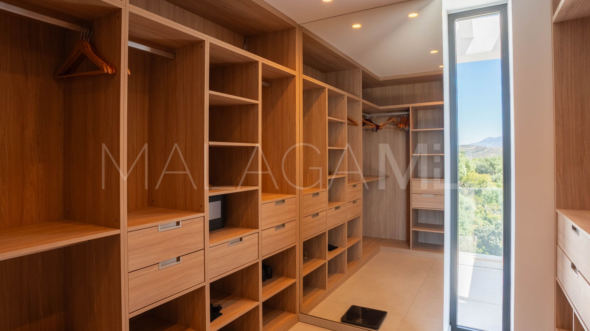 Villa for sale in Estepona Ost