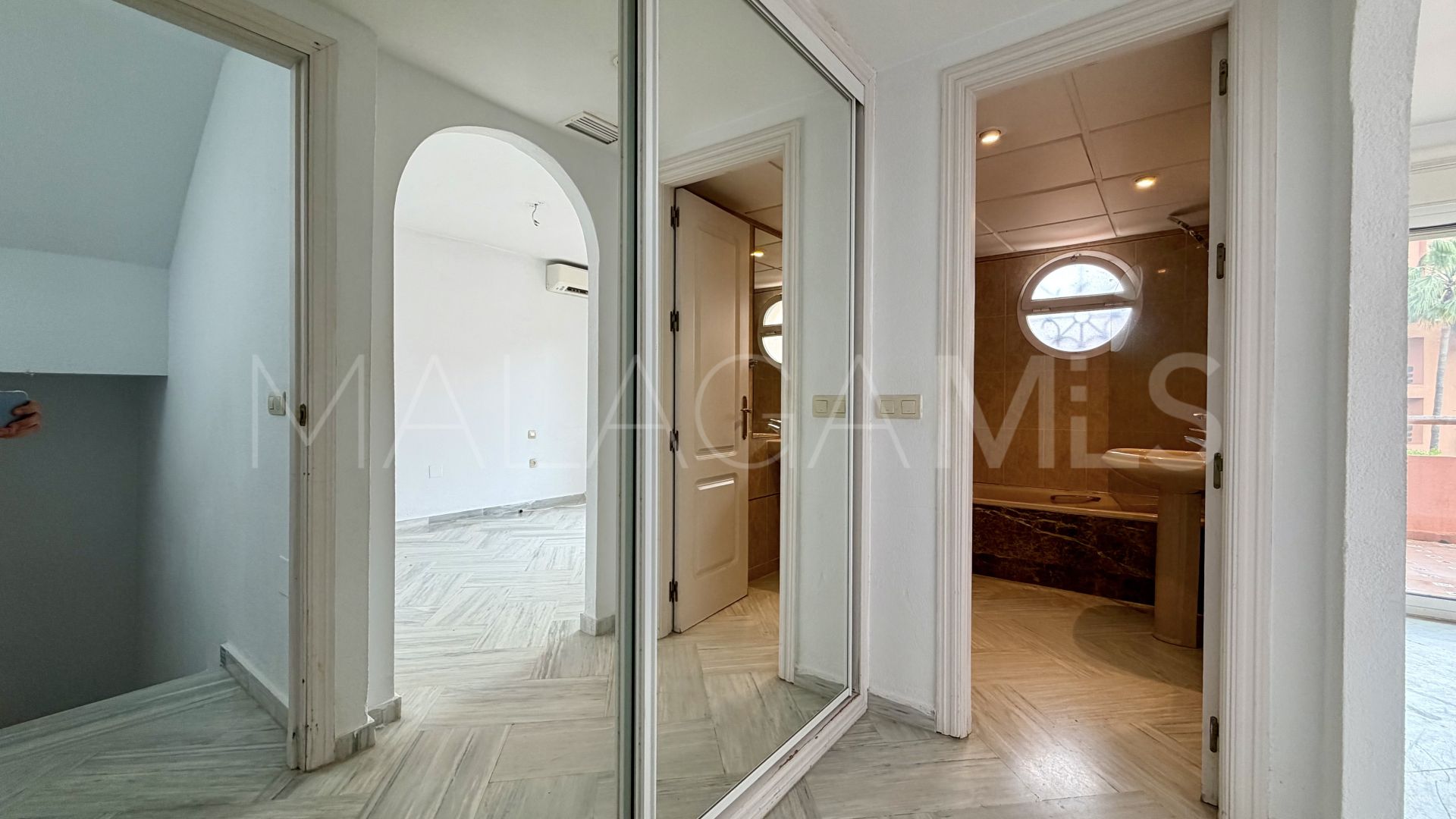 Maison de ville for sale in Garden Beach