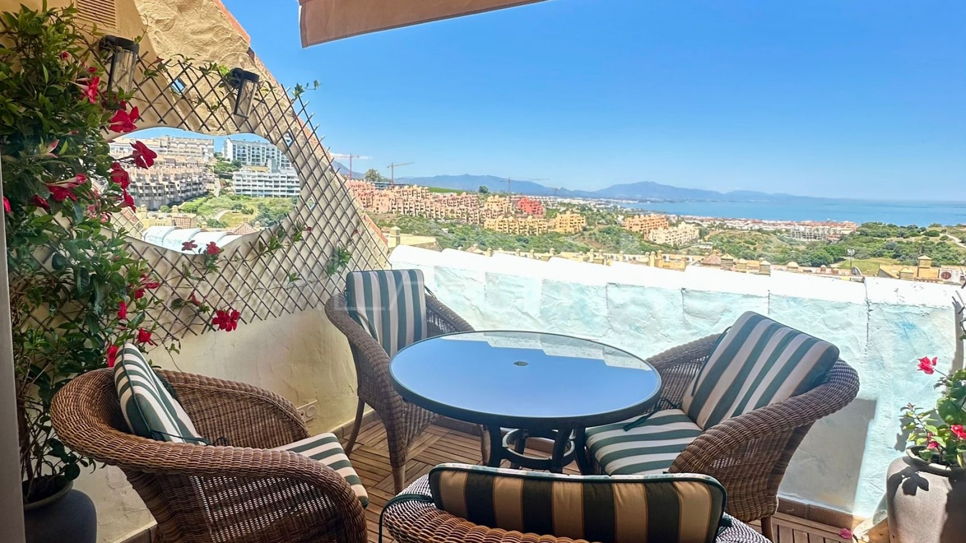 Takvåning for sale in Duquesa Village