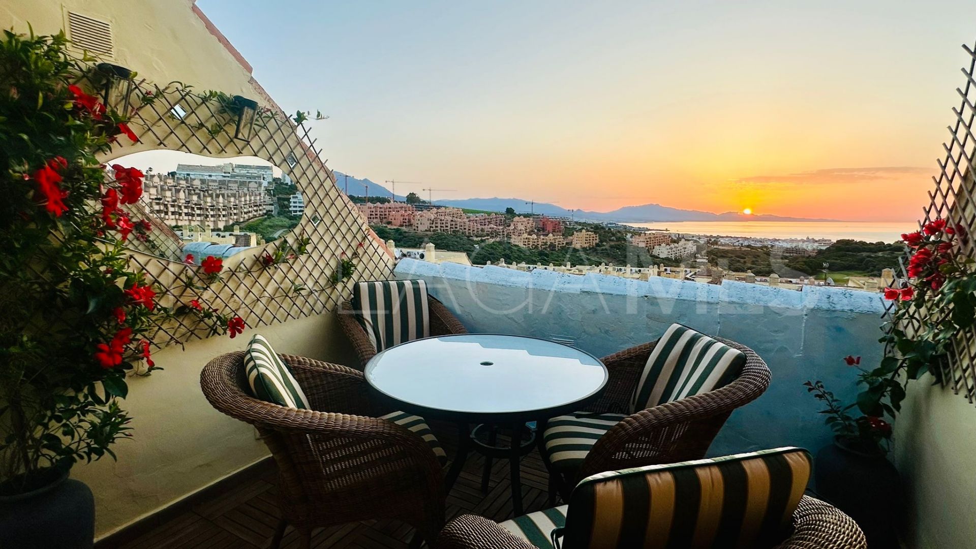 Takvåning for sale in Duquesa Village