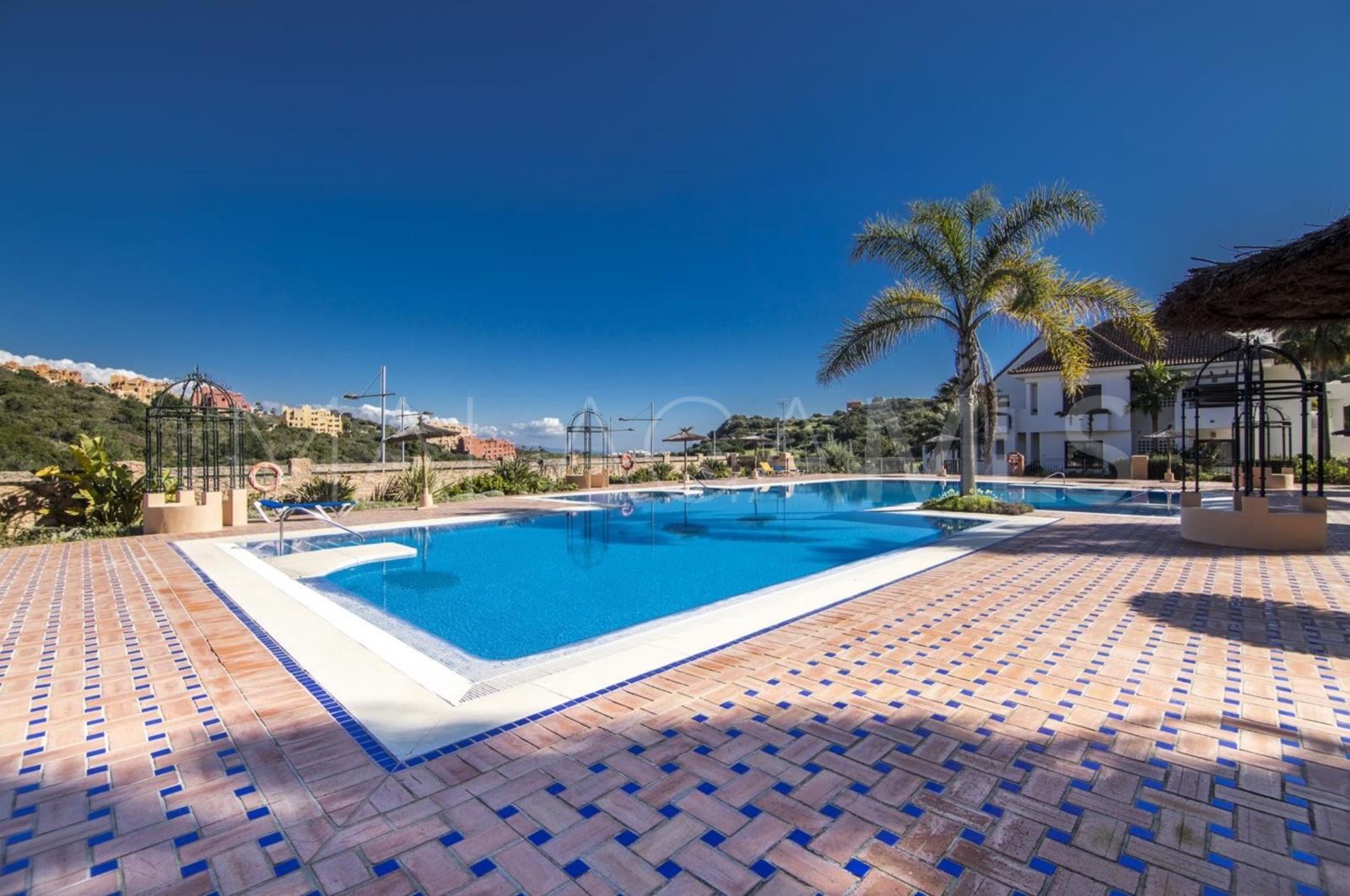 Takvåning for sale in Duquesa Village