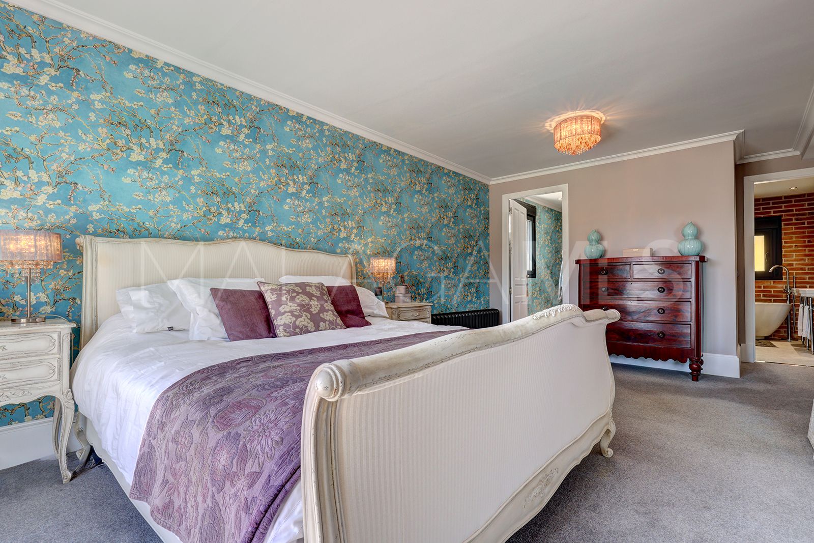 Villa for sale in Casares