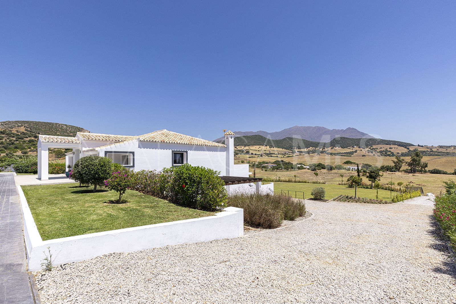 Villa for sale in Casares