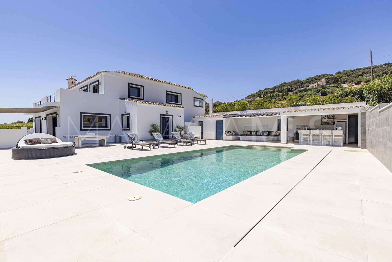 Villa for sale in Casares