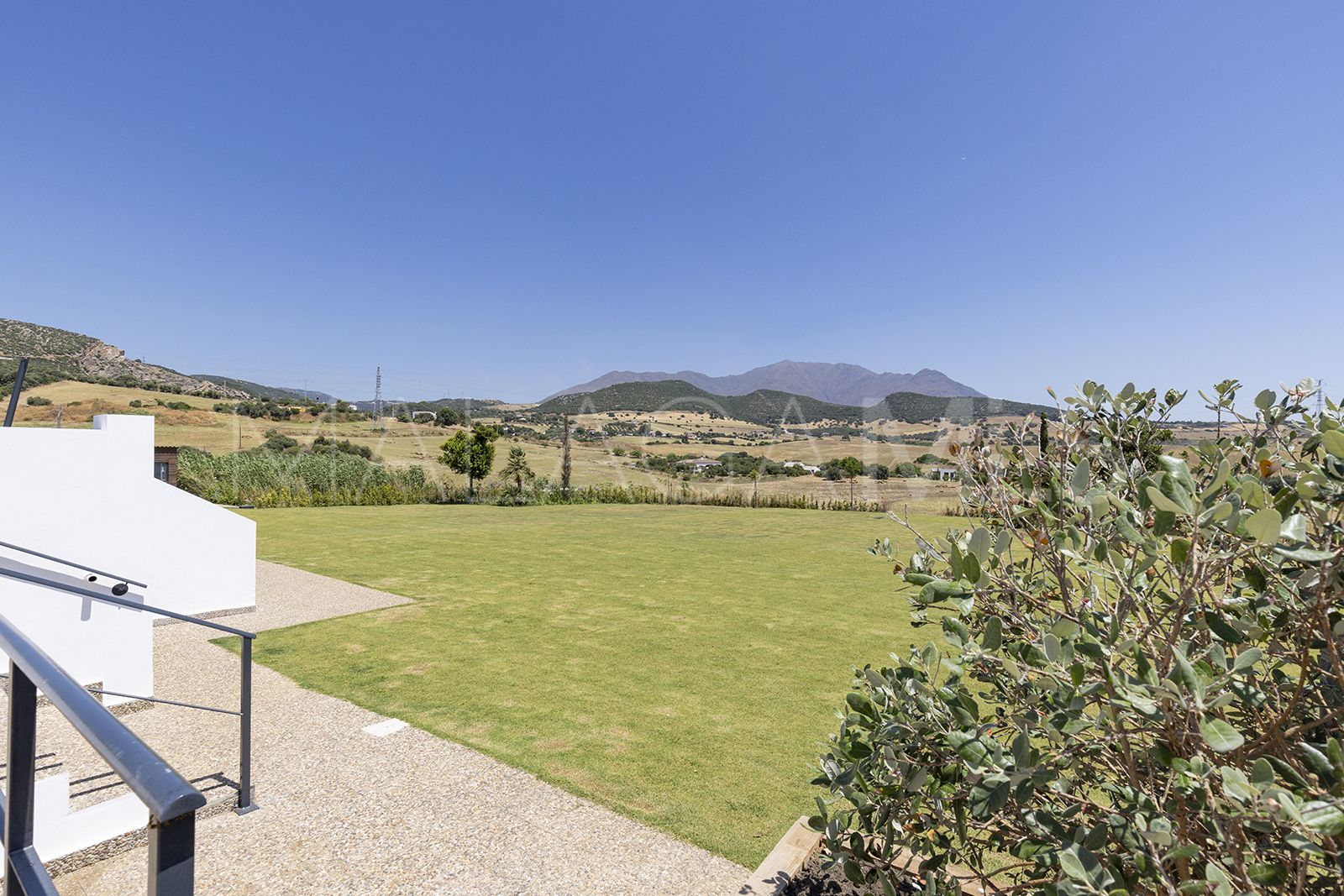 Villa for sale in Casares