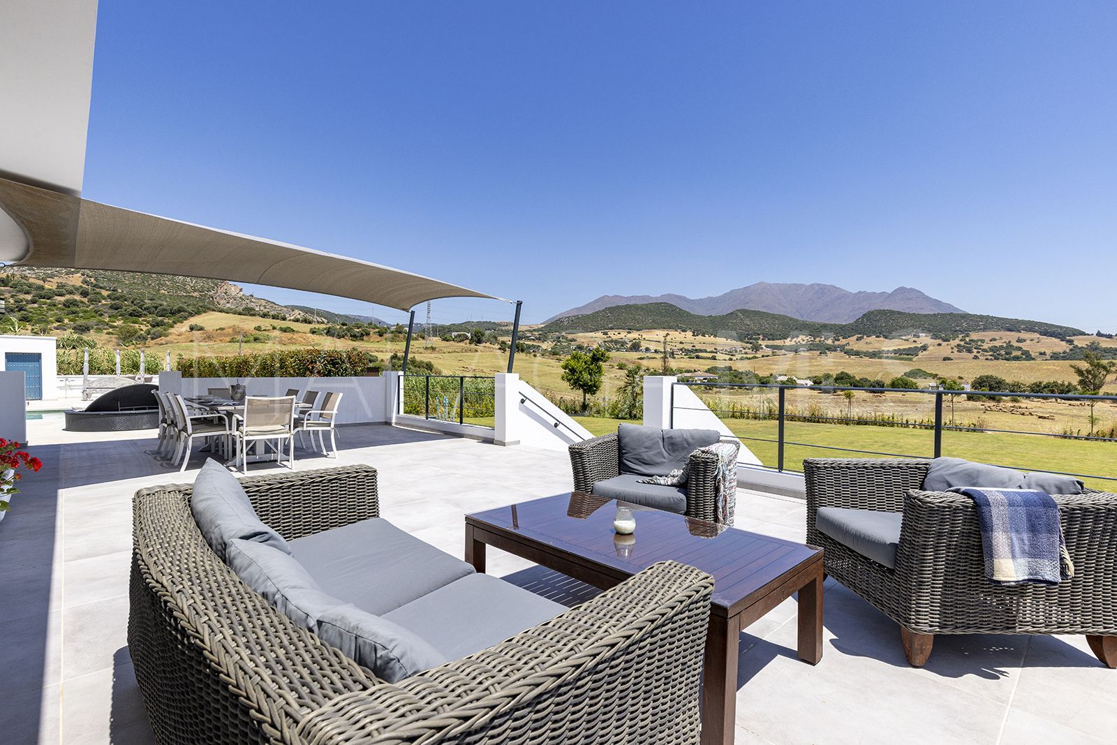 Villa for sale in Casares