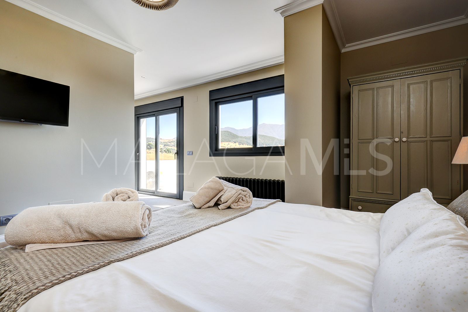 Villa for sale in Casares