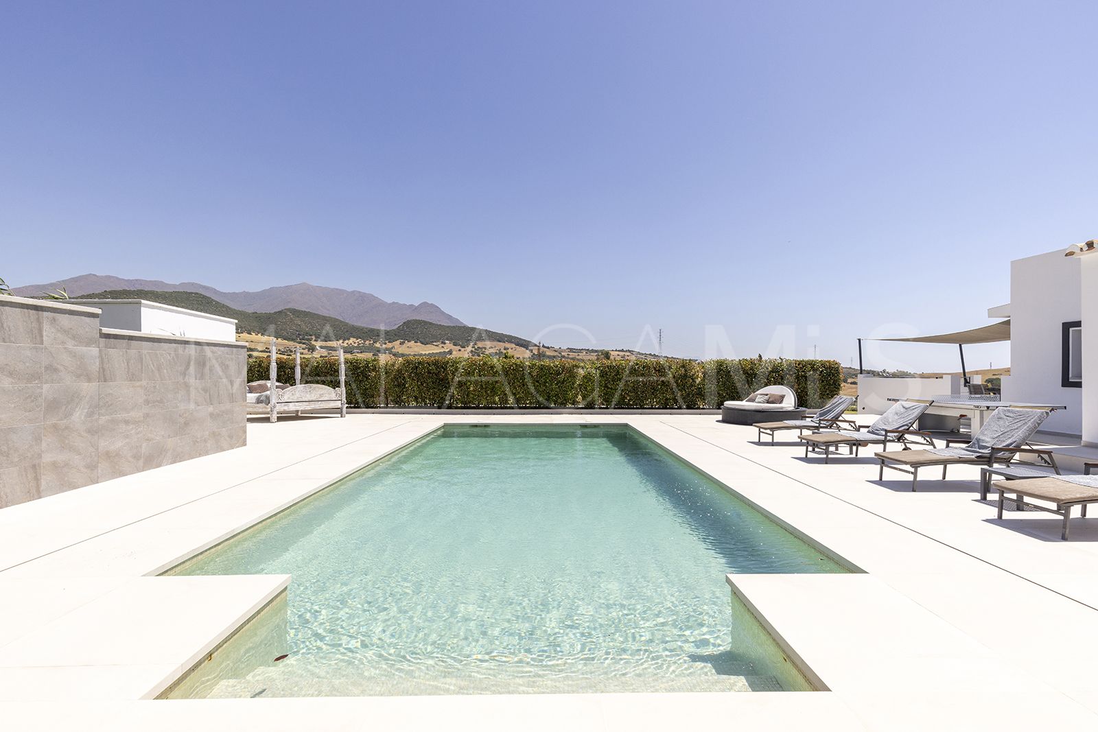 Villa for sale in Casares