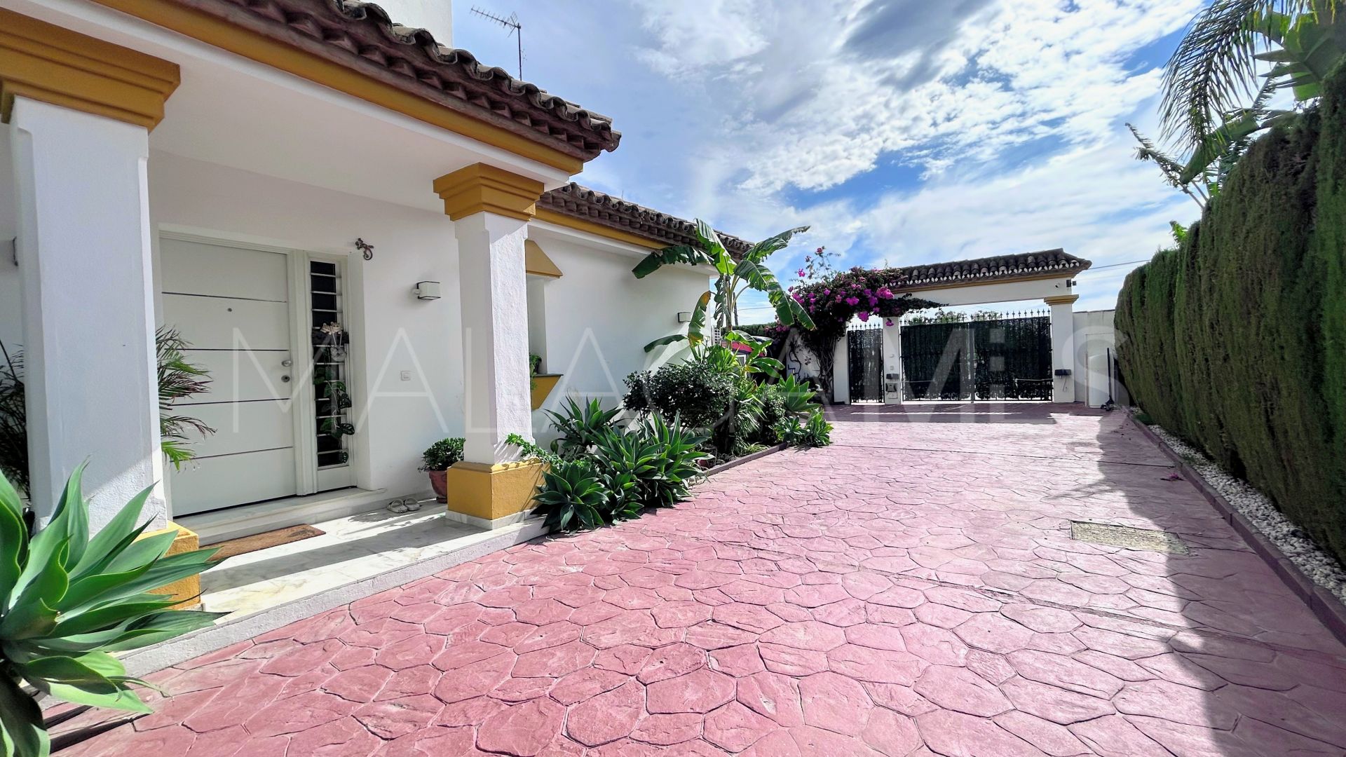 Villa for sale in Guadalmina Alta