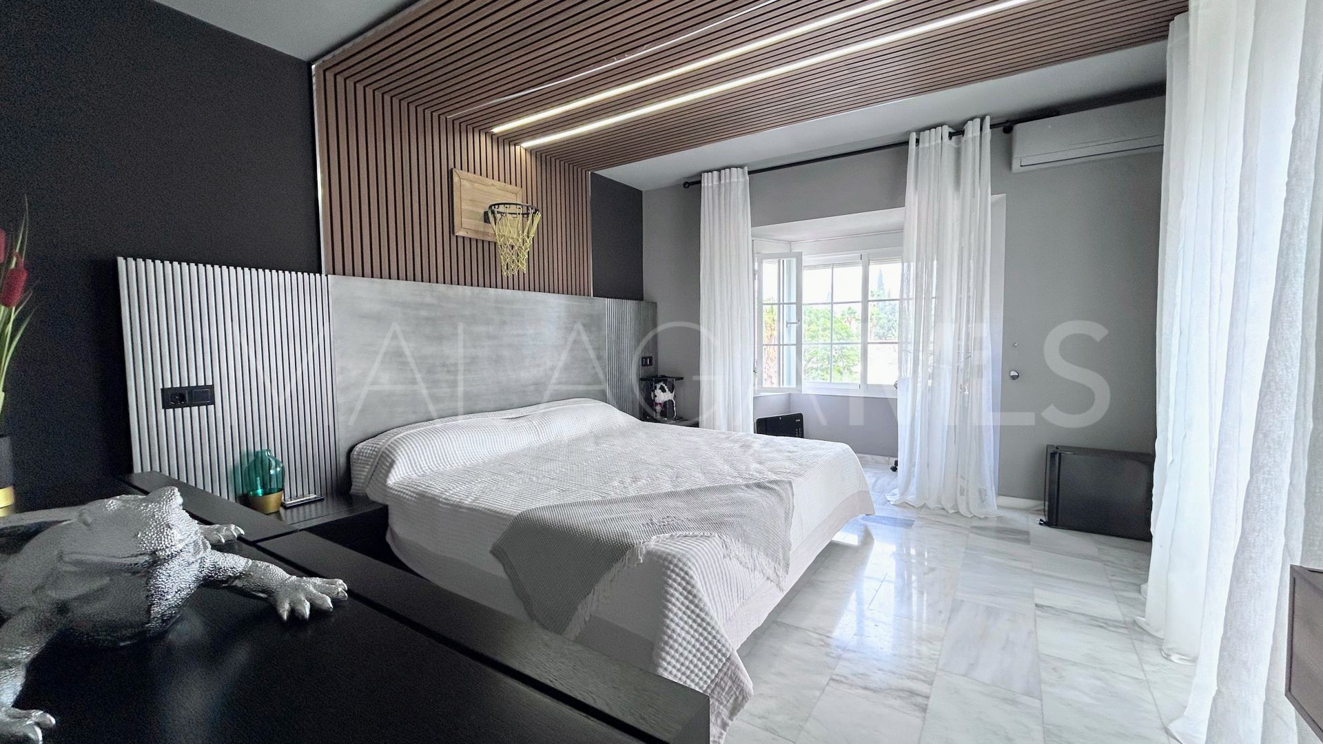 Villa for sale in Guadalmina Alta