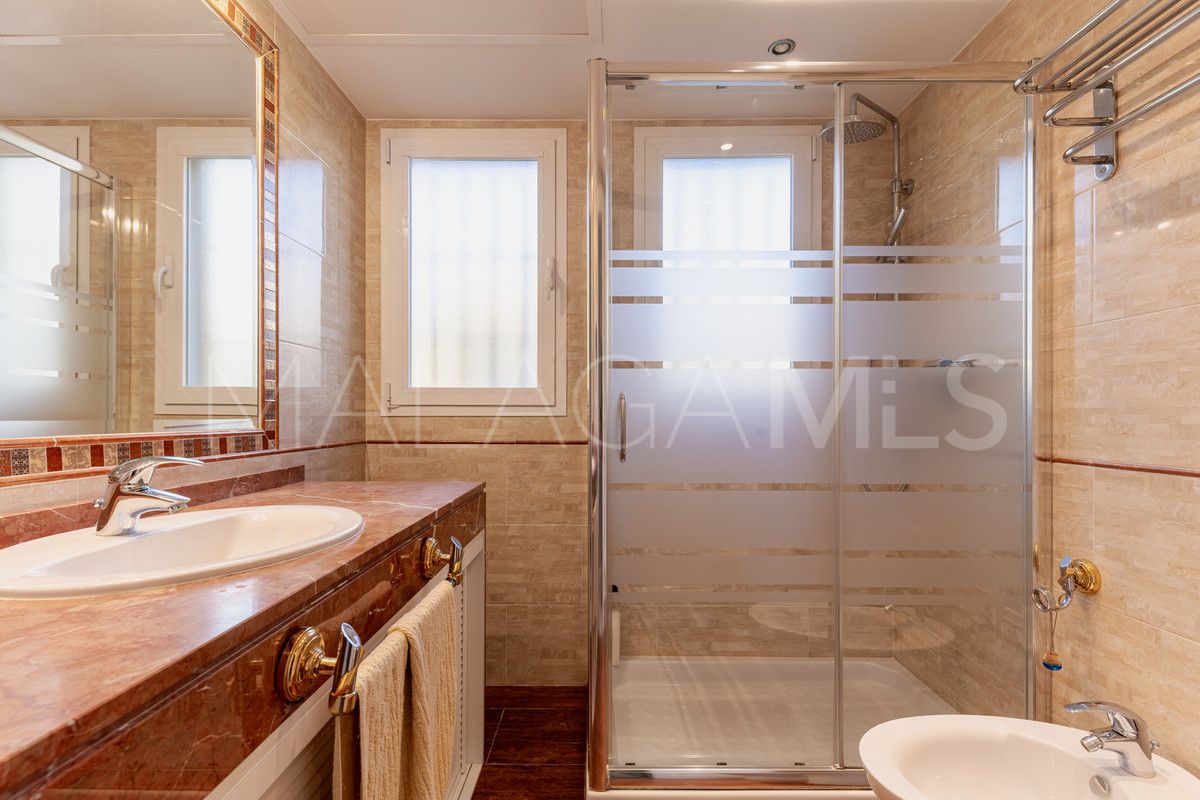 Buy adosado de 3 bedrooms in Marbella Centro