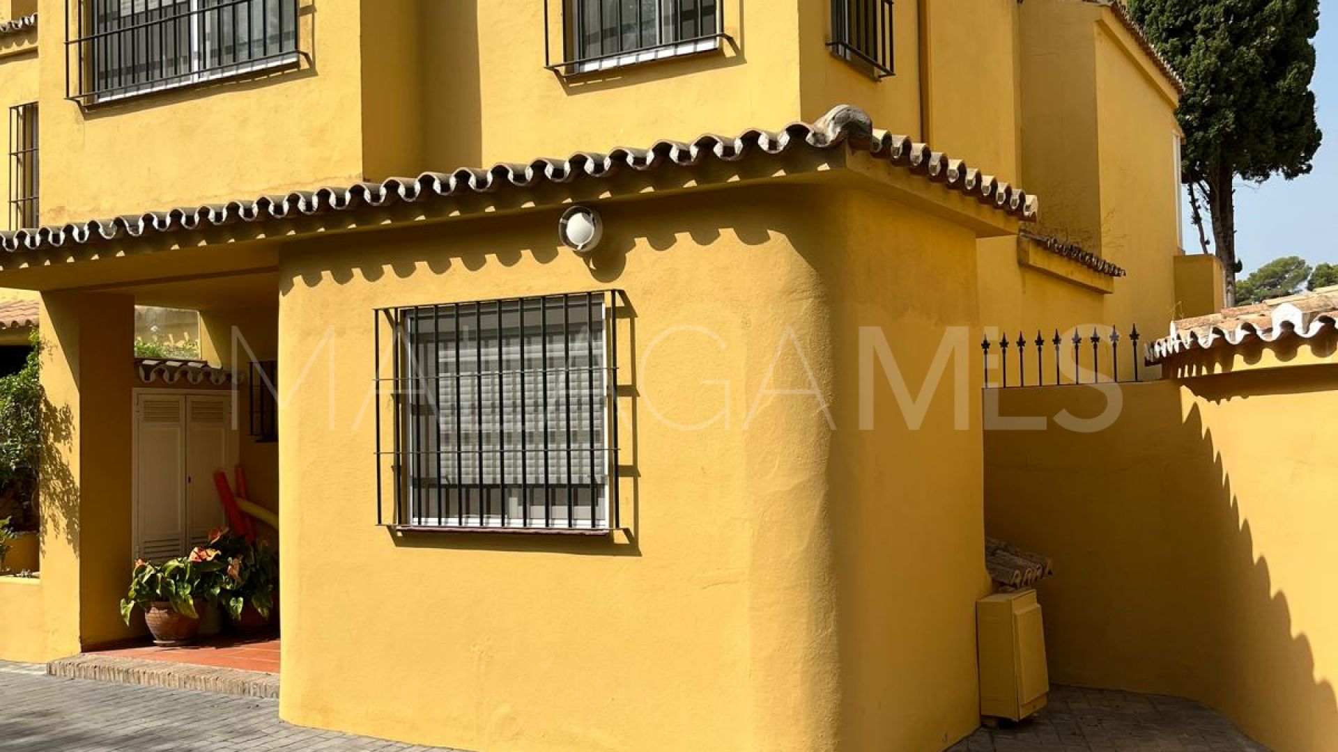 Buy adosado de 3 bedrooms in Marbella Centro