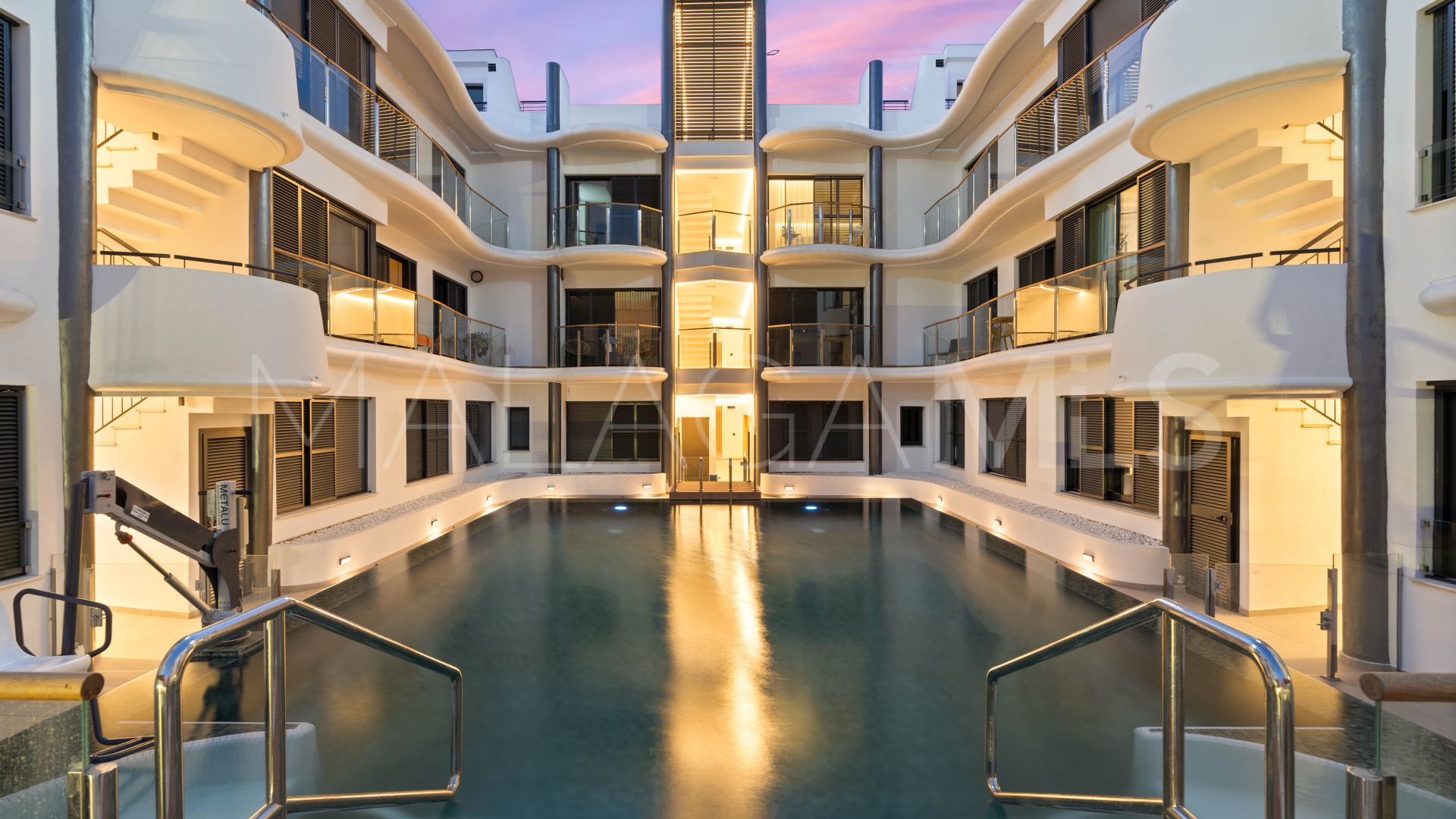 Apartment for sale in Estepona Centre with 2 bedrooms