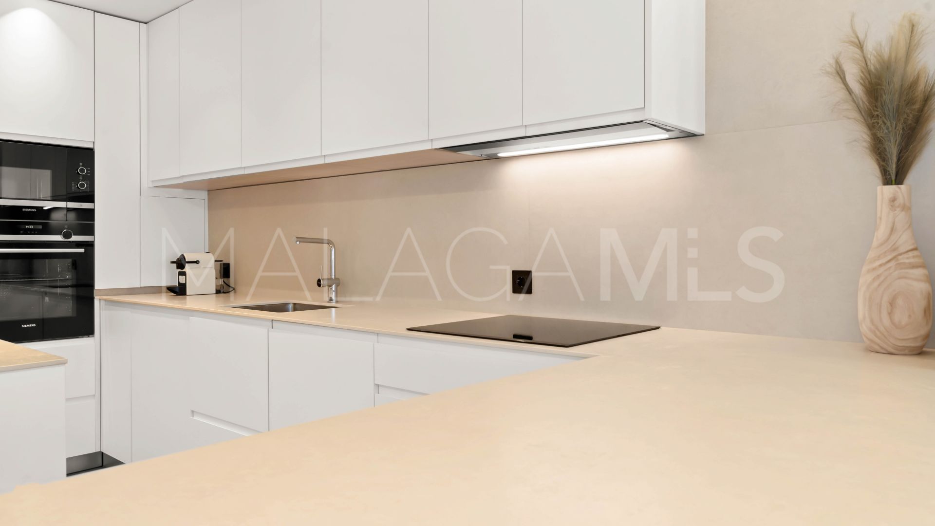 Apartment for sale in Estepona Centre with 2 bedrooms