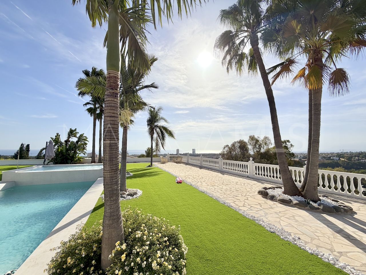 House with 4 bedrooms for sale in Elviria