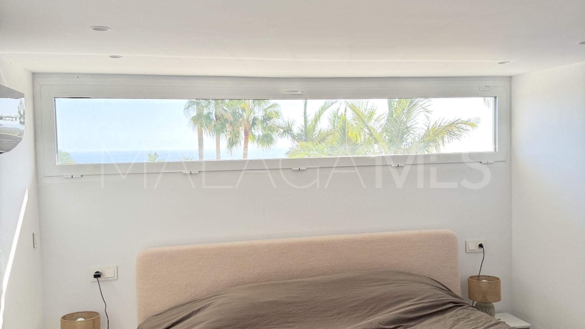 House with 4 bedrooms for sale in Elviria