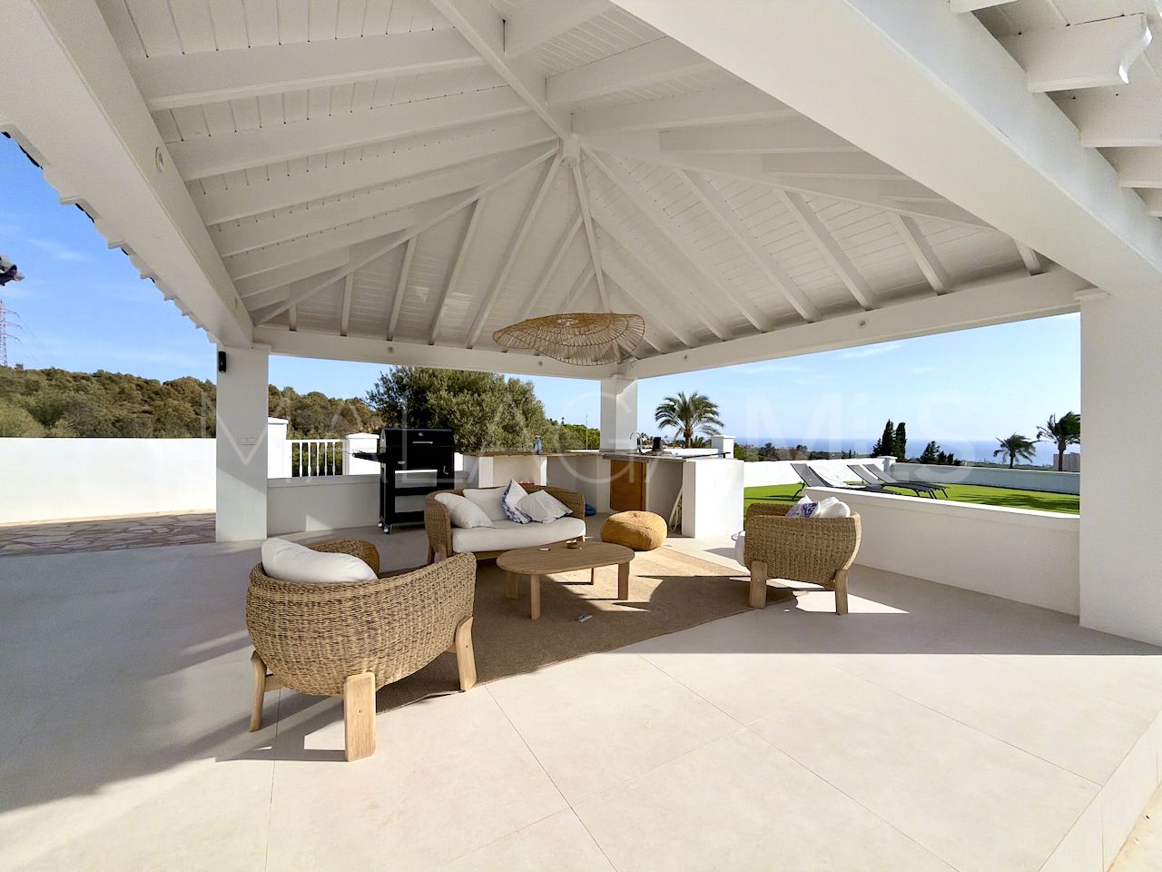 House with 4 bedrooms for sale in Elviria