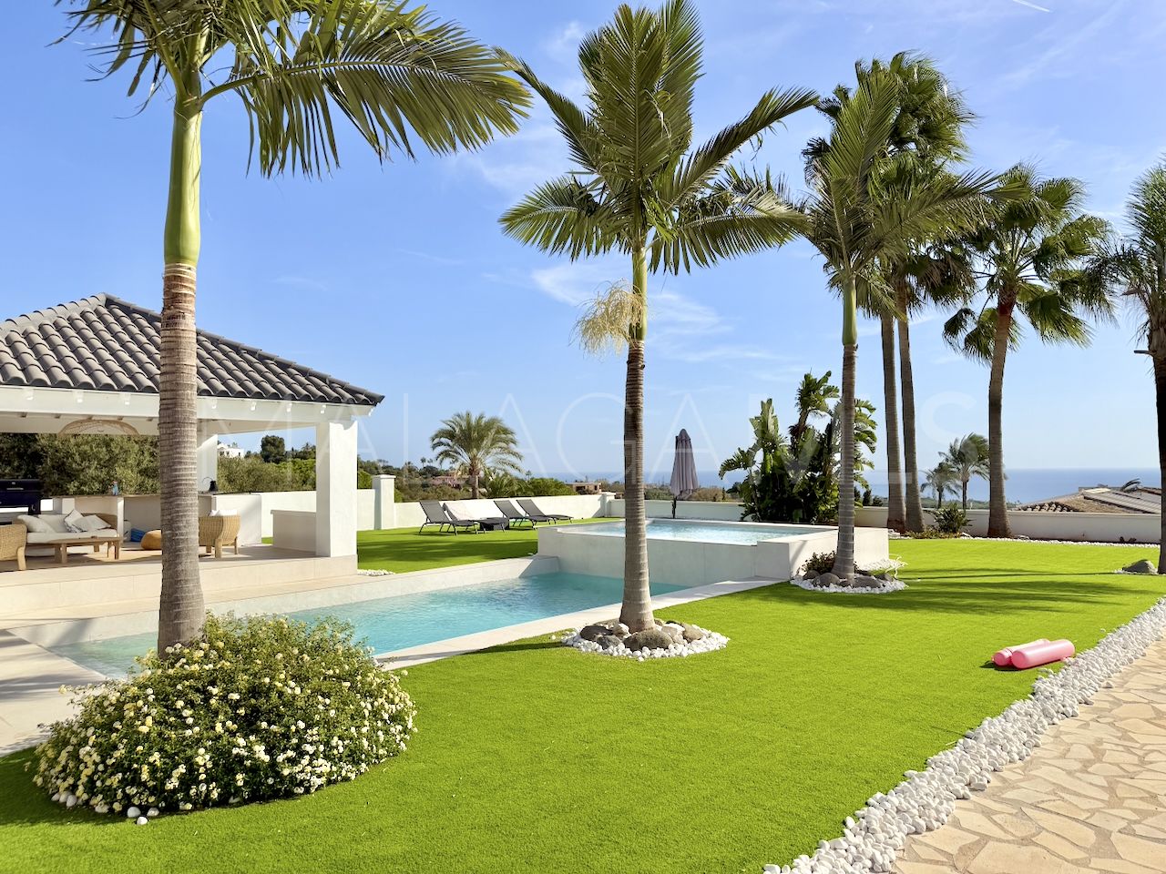 House with 4 bedrooms for sale in Elviria