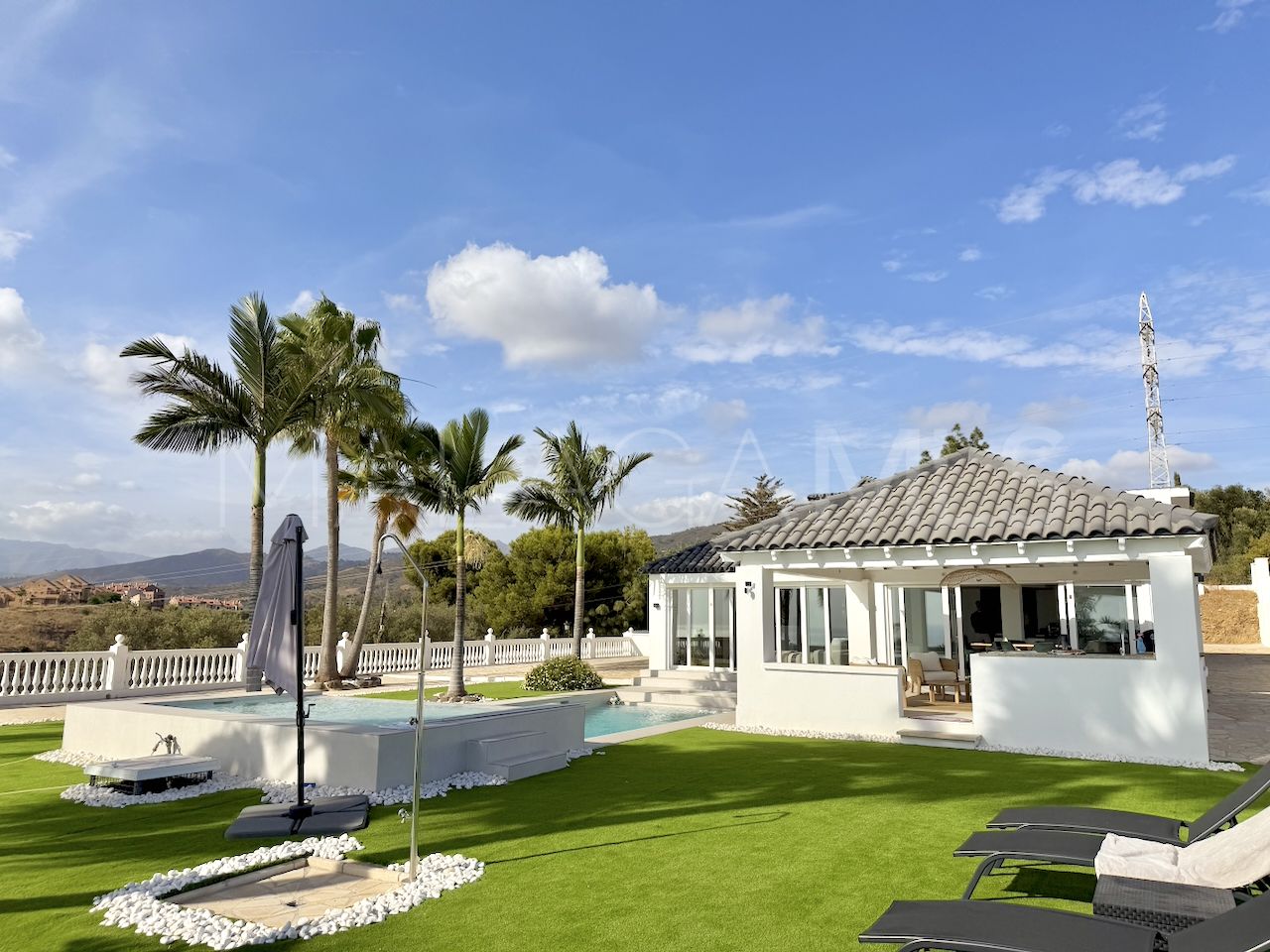 House with 4 bedrooms for sale in Elviria