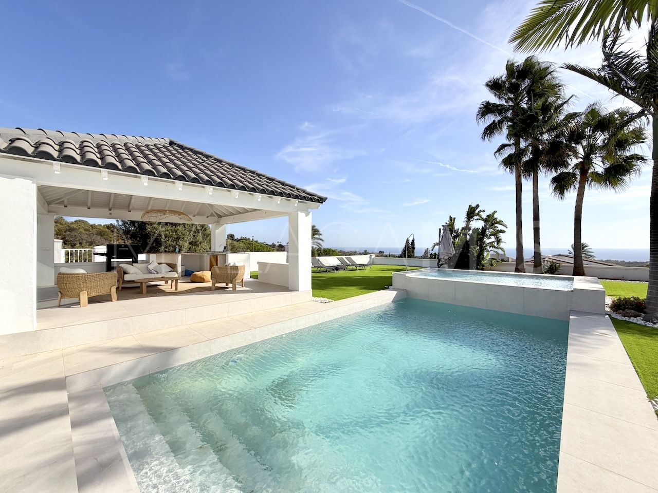 House with 4 bedrooms for sale in Elviria