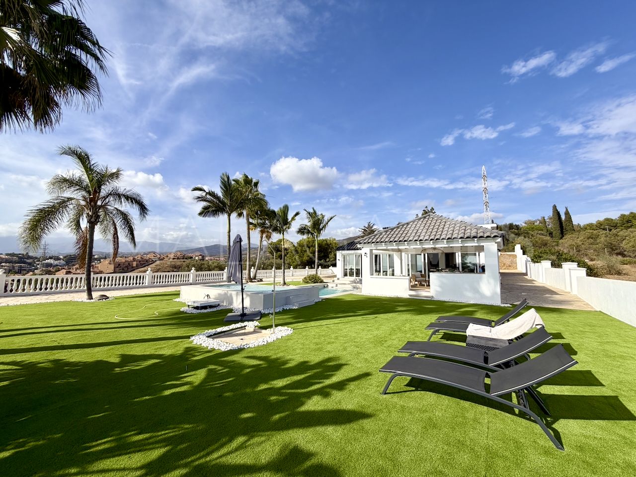House with 4 bedrooms for sale in Elviria