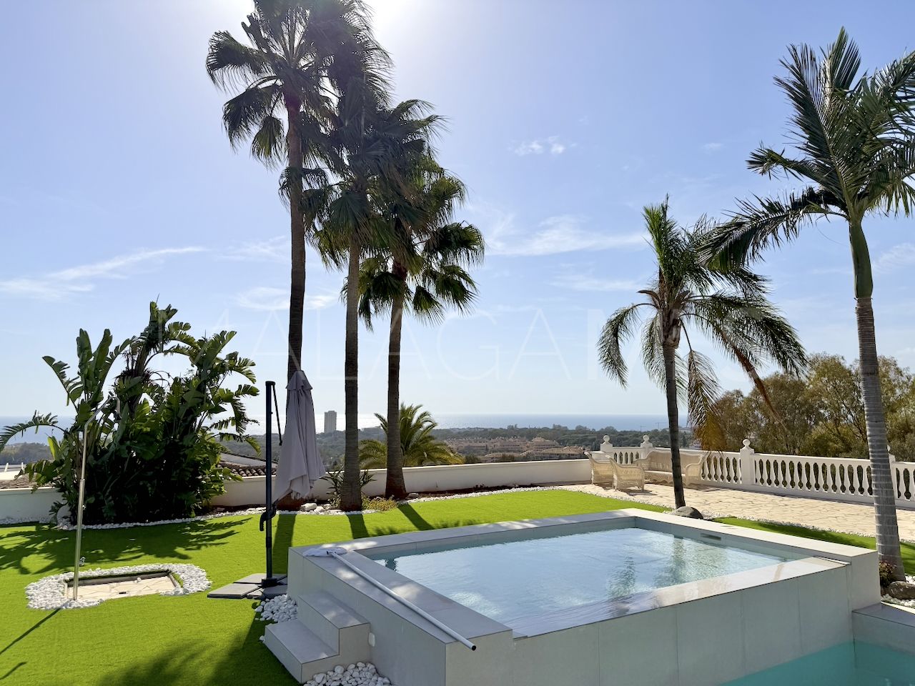 House with 4 bedrooms for sale in Elviria